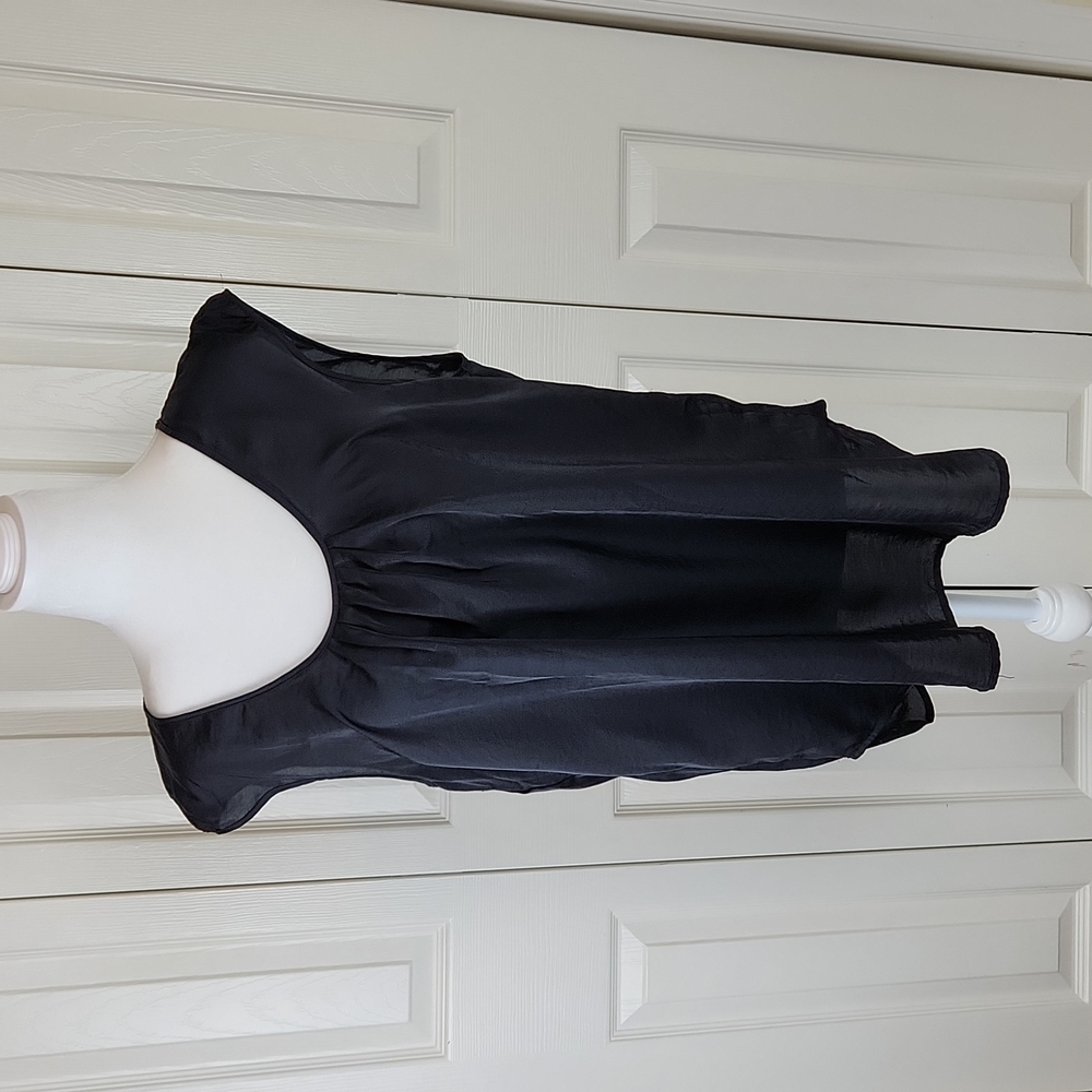 Gap L black tank, classic and beautiful